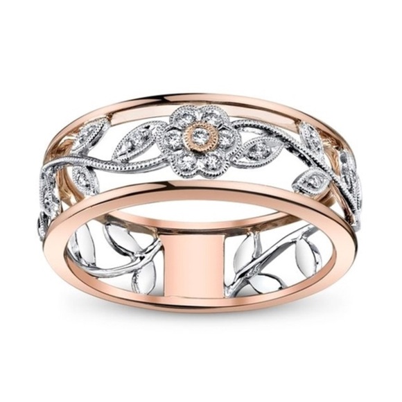 BOUTIQUE Jewelry - WHITE TOPAZ FLORAL RING